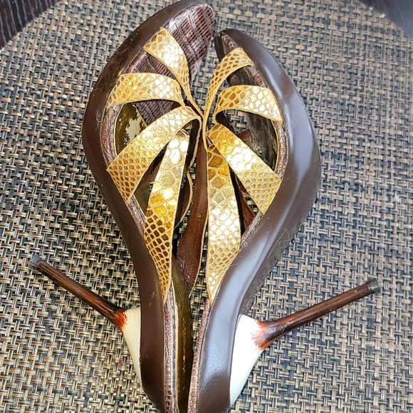 REPORT SIGNATURE GOLD STRAPPY OPEN BACK PLATFORM STILETTOS SIZE 8M PRE-OWNED - Picture 5 of 6